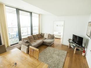 Rojen Apartments Docklands Londra Esterno foto