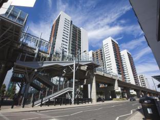 Rojen Apartments Docklands Londra Esterno foto